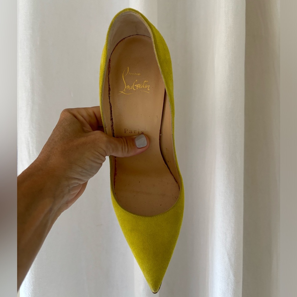 Christian Louboutin So Kate size 37. Suede.